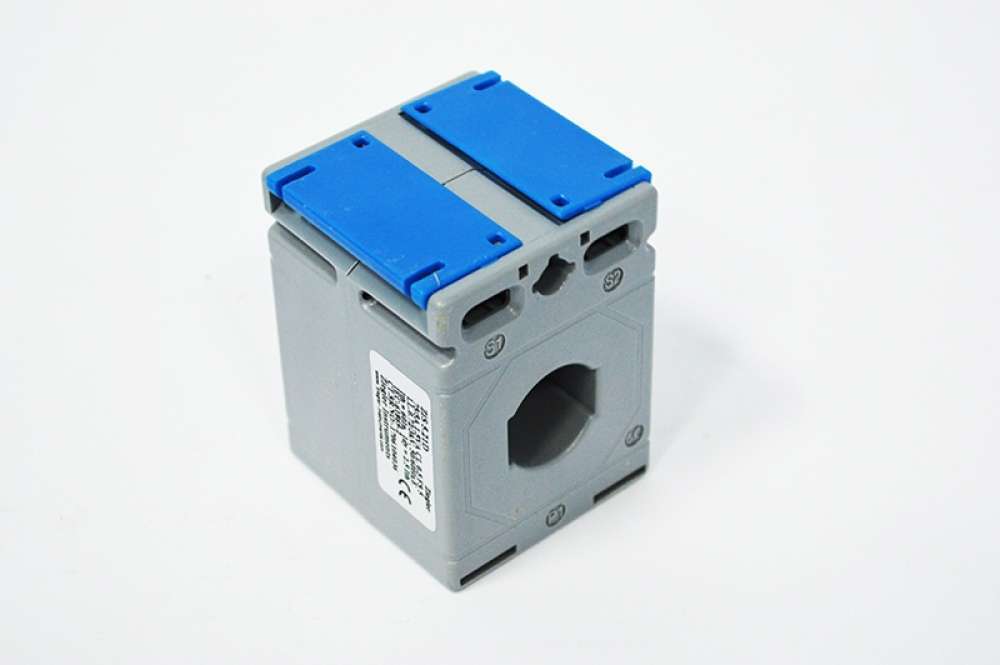 ZIEGLER CURRENT TRANSFORMER 75/5A CL0.5 Zis 5.21D 1.5VA Busbar 20.5 x